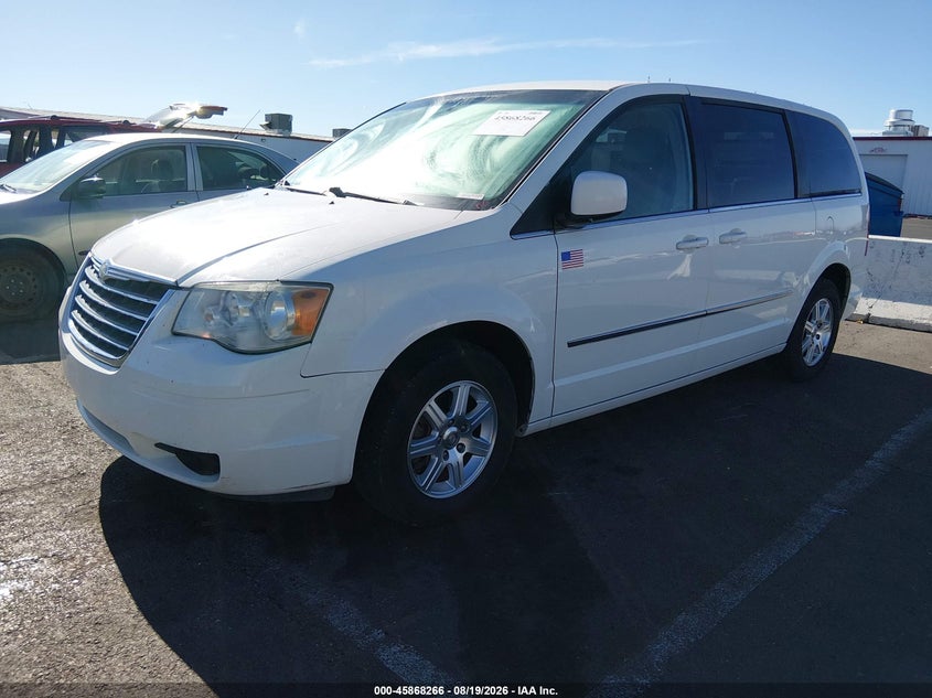 2009 CHRYSLER TOWN & COUNTRY auction photo 2