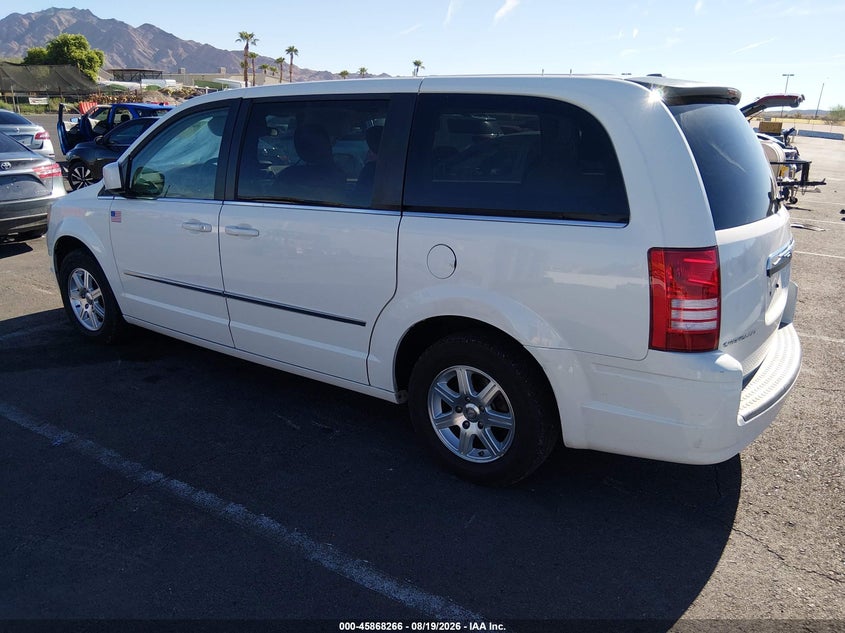 2009 CHRYSLER TOWN & COUNTRY auction photo 3