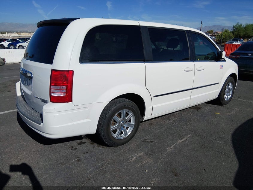 2009 CHRYSLER TOWN & COUNTRY auction photo 4