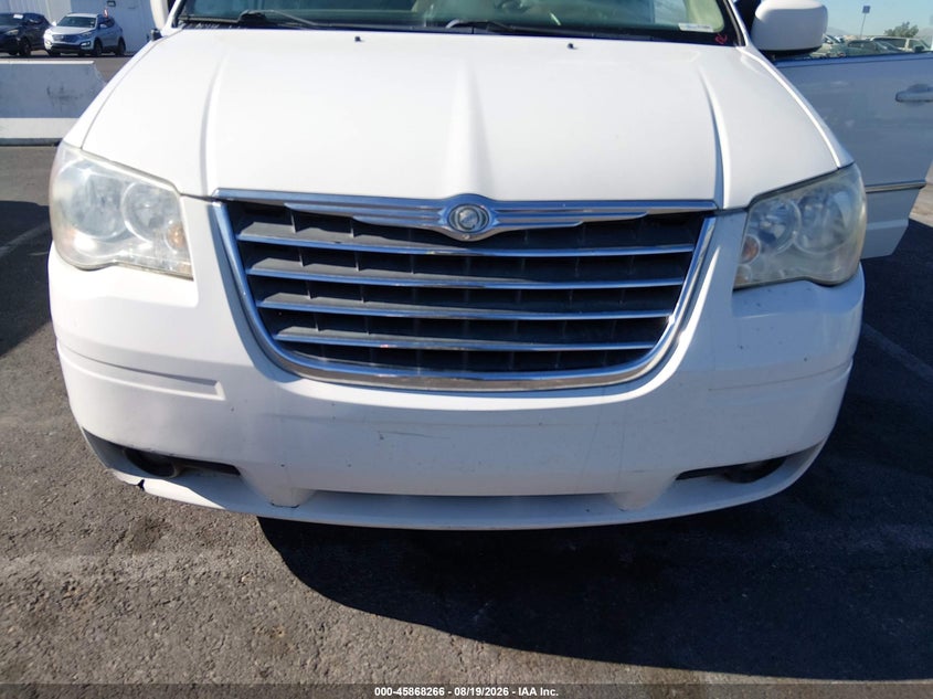 2009 CHRYSLER TOWN & COUNTRY auction photo 6