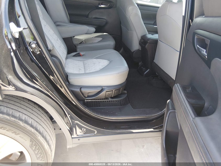 TOYOTA HIGHLANDER - zdjęcie 8