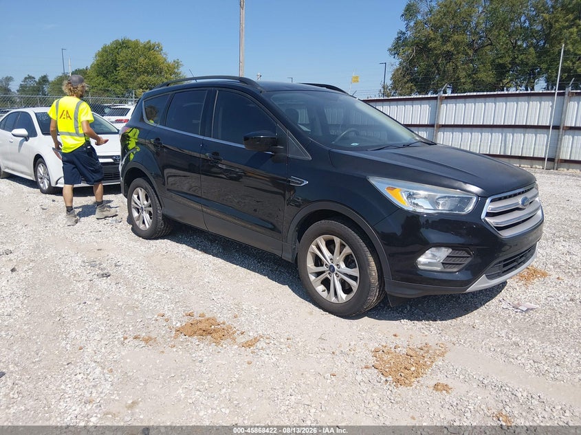Vin: 1fmcu9gd2jub53371, lot: 46367392, ford escape se 20181