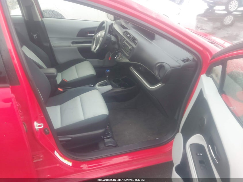 2014 TOYOTA PRIUS C auction photo 5