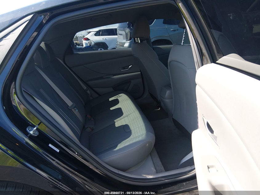 2022 HYUNDAI ELANTRA SEL · Photo 8