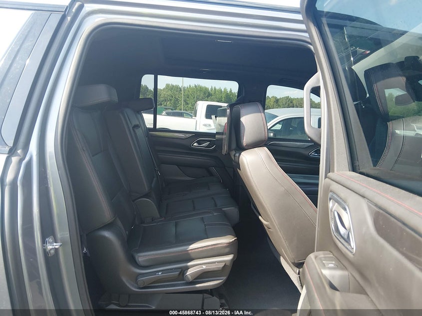 CHEVROLET SUBURBAN - zdjęcie 8