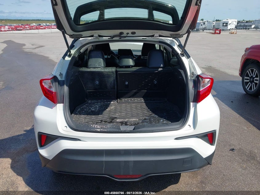 TOYOTA C-HR - zdjęcie 18