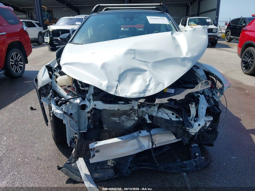 2020 TOYOTA C-HR auction photo 6