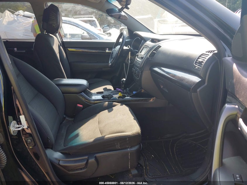 Photo 5 - KIA SORENTO
