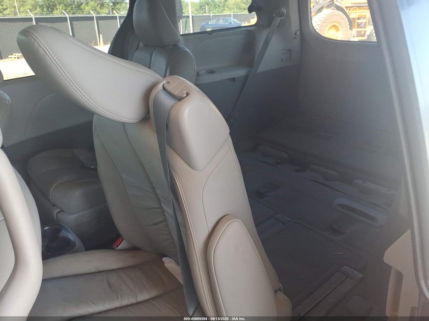 2012 TOYOTA SIENNA VAN 3.5L V-6 DOHC, VVT, 266HP