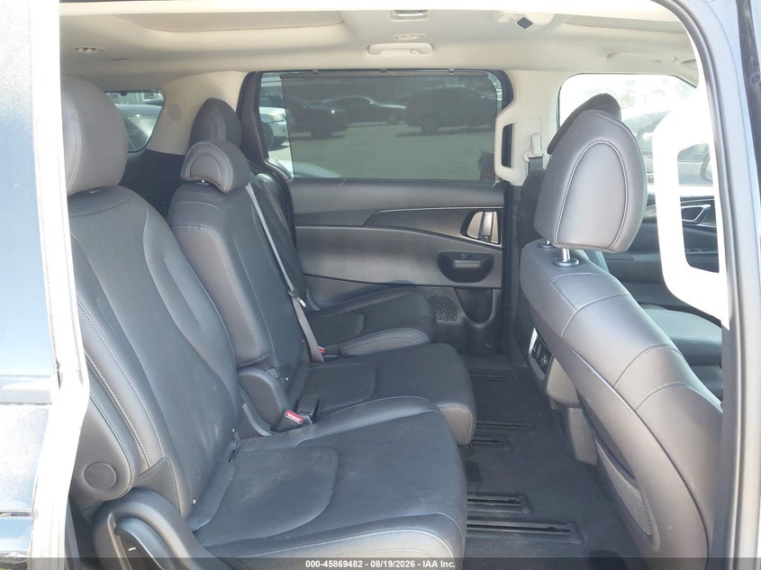 2026 KIA CARNIVAL MPV HYBRID auction photo 8