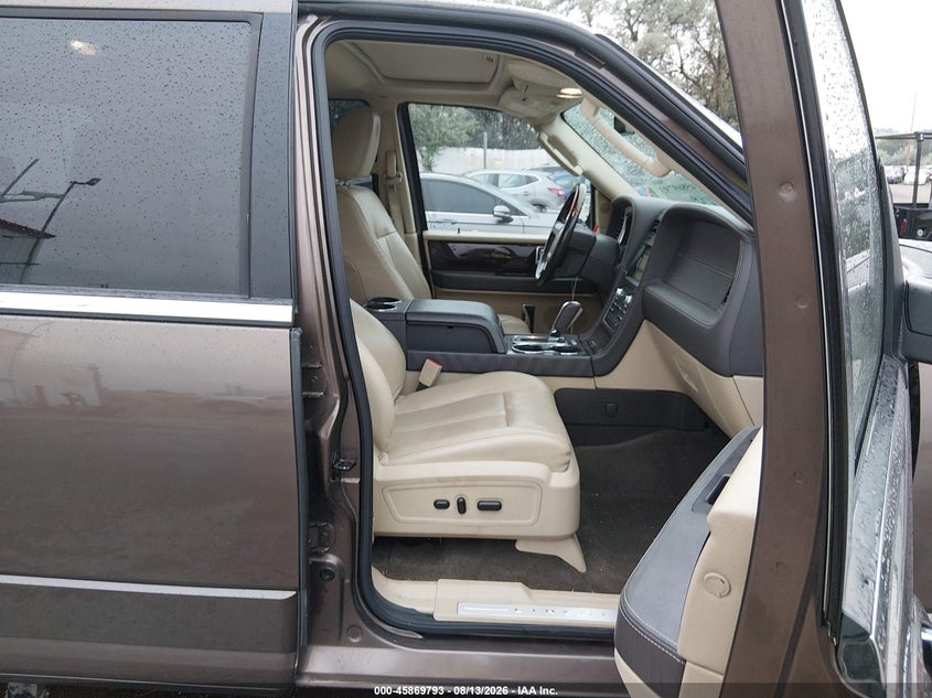 2017 LINCOLN NAVIGATOR L auction photo 5