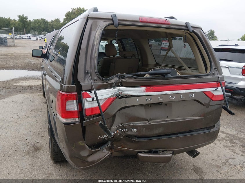2017 LINCOLN NAVIGATOR L auction photo 6