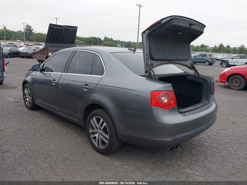 2005 VOLKSWAGEN JETTA auction photo 3