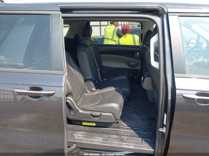 2026 KIA CARNIVAL MPV HYBRID auction photo 8