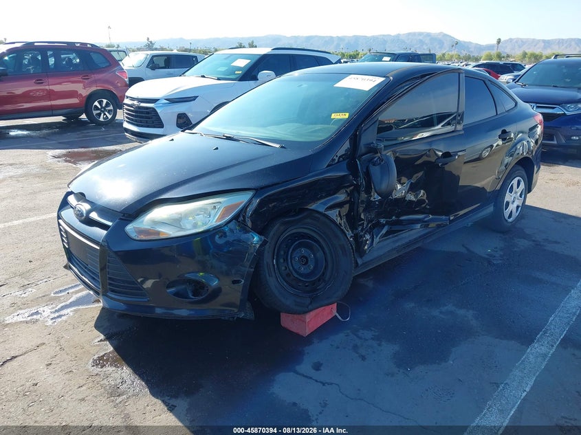 2013 Ford Focus, Left Side, IAAI, VIN 1FADP3E2XDL313771 — photo 2