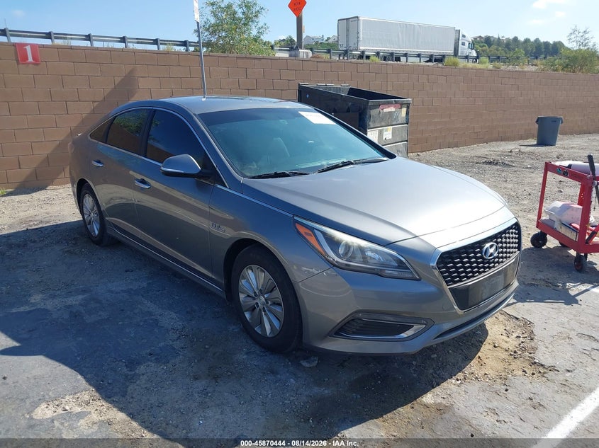 2017 HYUNDAI SONATA HYBRID auction photo 1