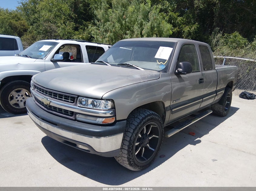 1999 Chevrolet Silverado 2500 Ls, Normal Wear & Tear, IAAI, VIN 1GCFC29U1XZ170005 — photo 2