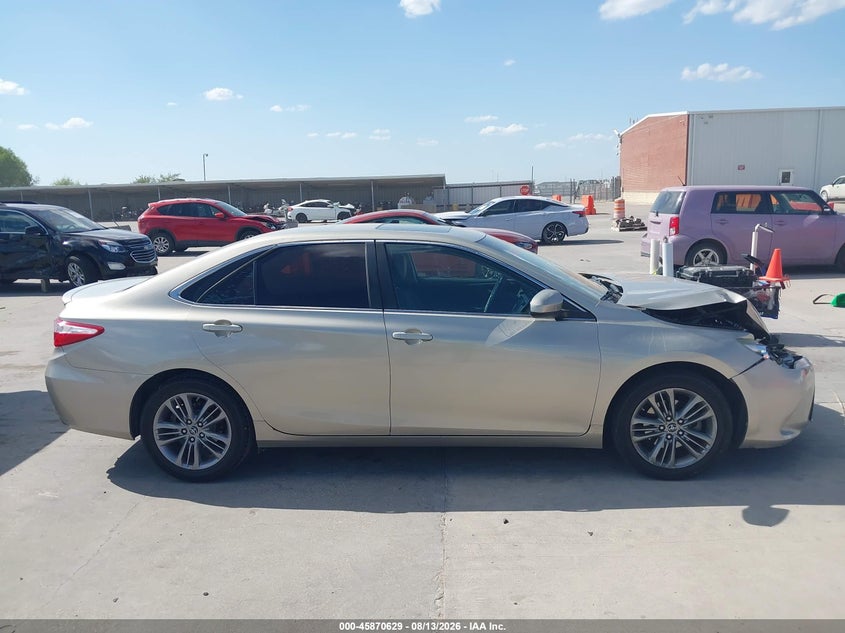 TOYOTA CAMRY - zdjęcie 13