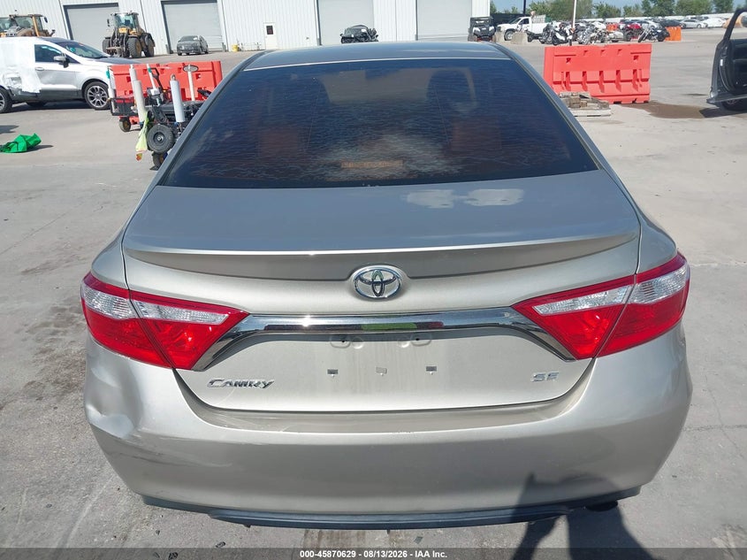 TOYOTA CAMRY - zdjęcie 16