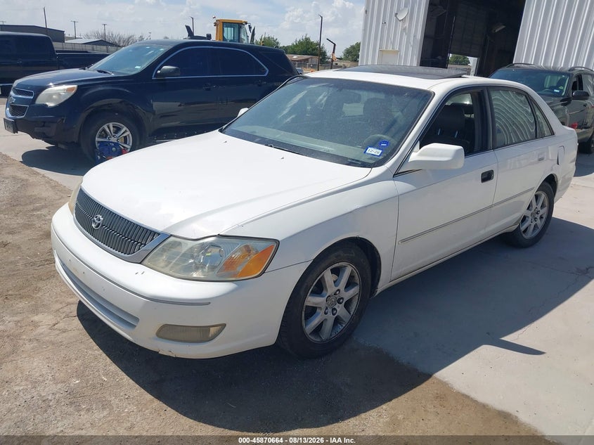 2000 TOYOTA AVALON auction photo 2