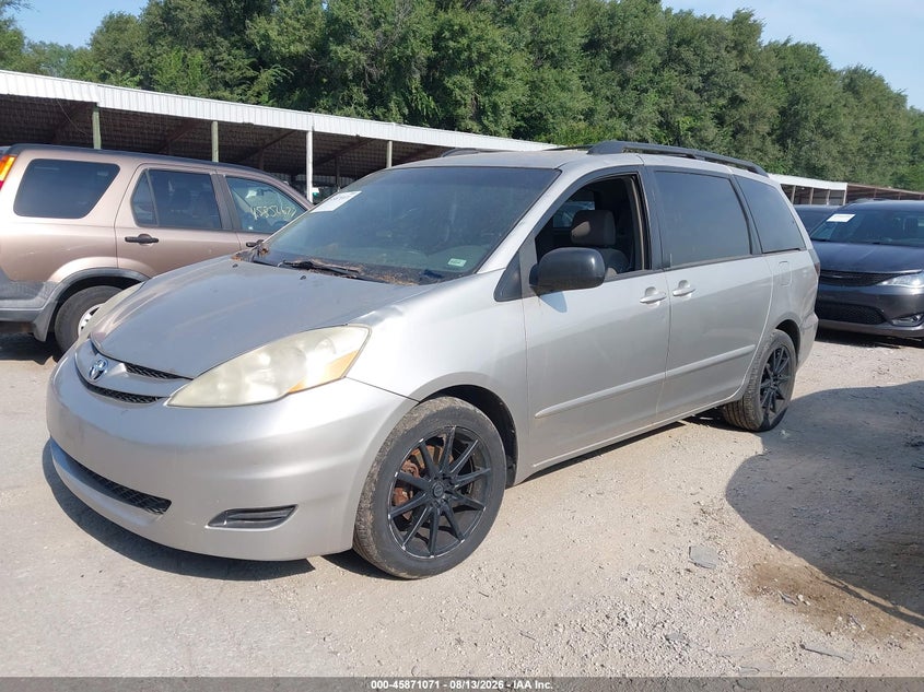 2006 TOYOTA SIENNA auction photo 2