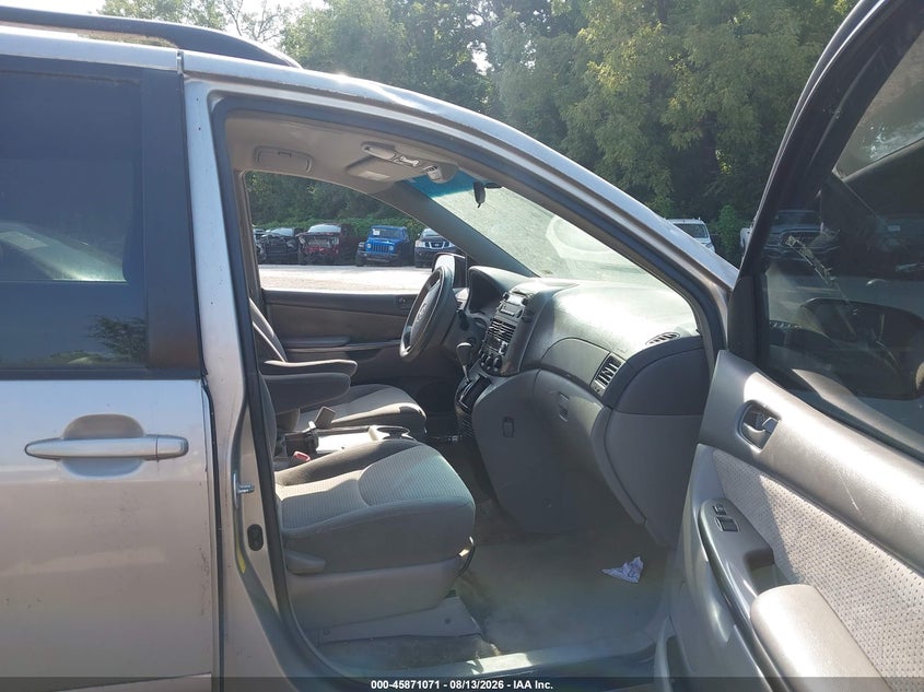 2006 TOYOTA SIENNA auction photo 5