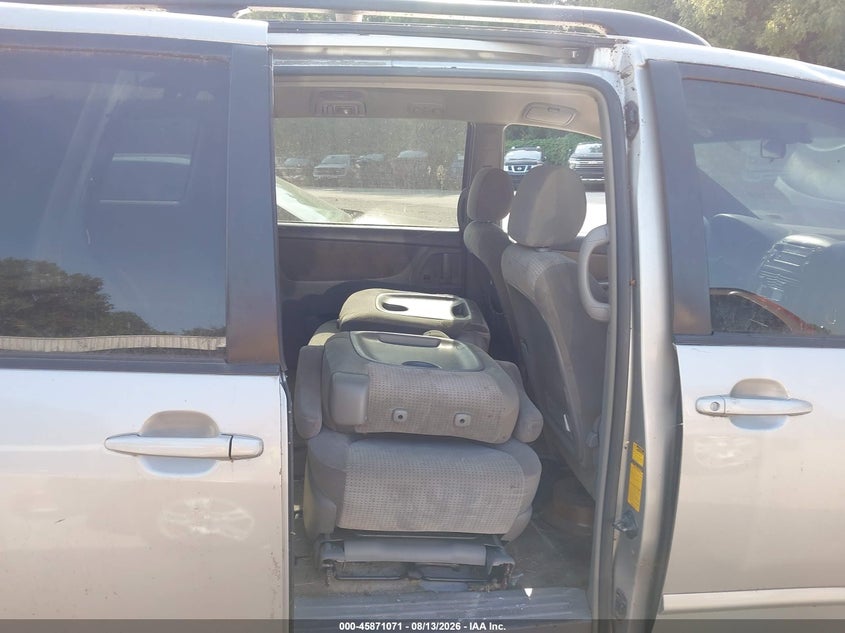 2006 TOYOTA SIENNA auction photo 8