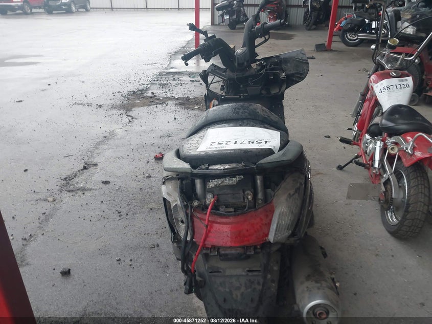 2009 YAMAHA YP400 BIKE 1