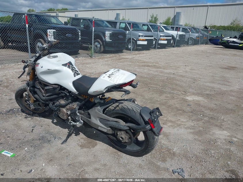 DUCATI MONSTER 2014