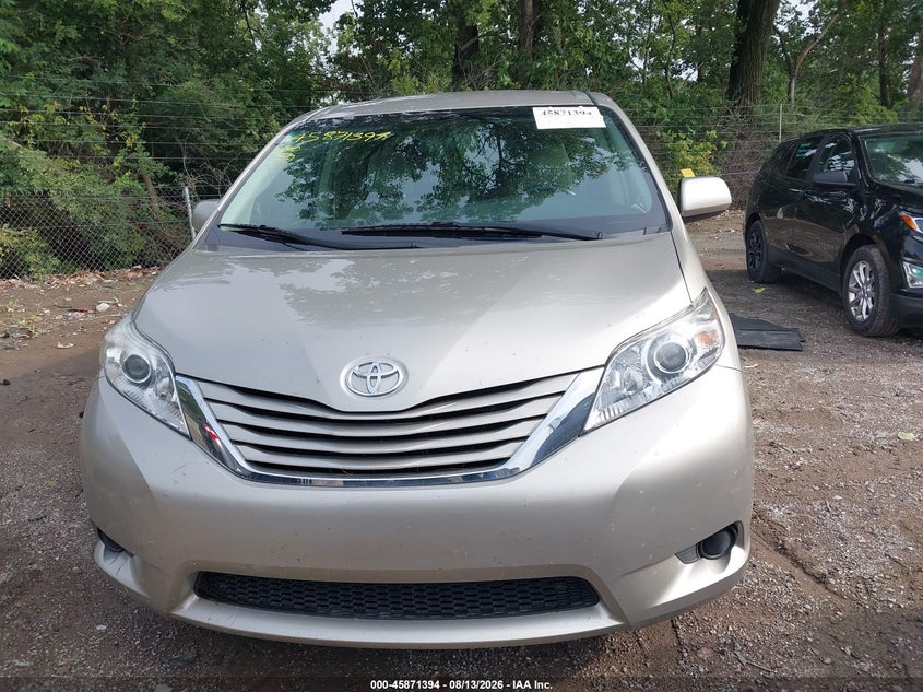 TOYOTA SIENNA - zdjęcie 12