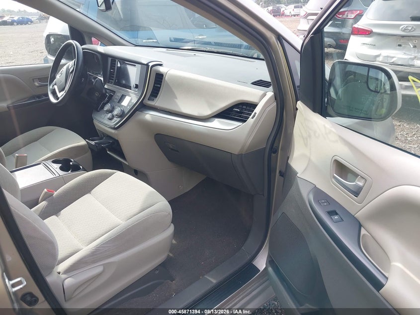TOYOTA SIENNA - zdjęcie 5