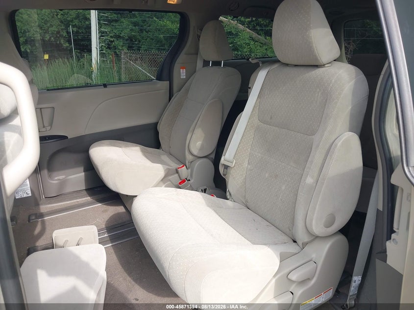 TOYOTA SIENNA - zdjęcie 8