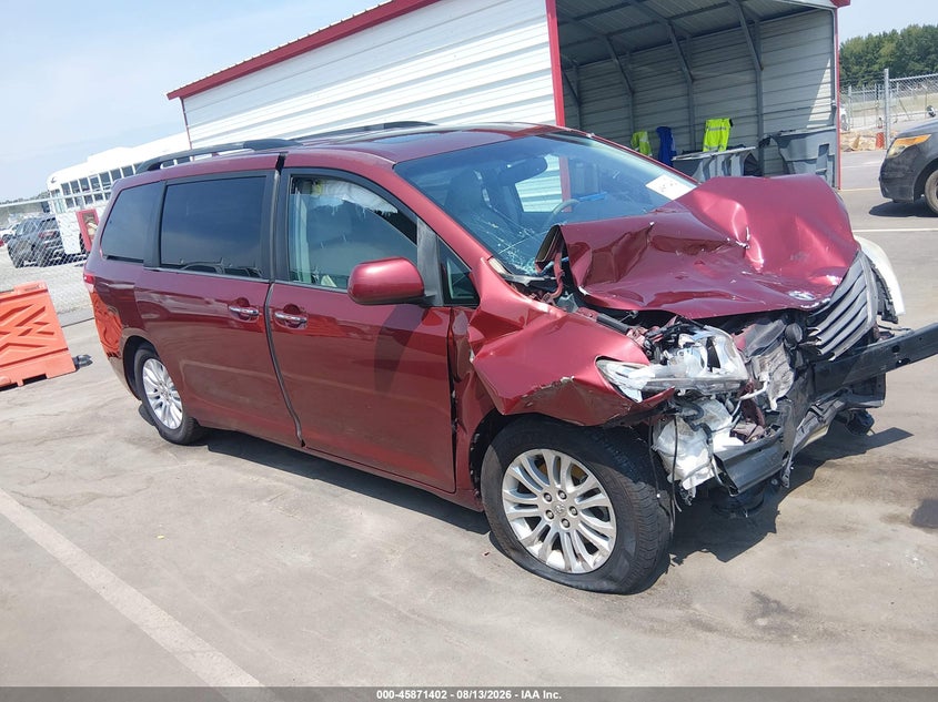 2012 Toyota Sienna XLE V6 8 Passenger