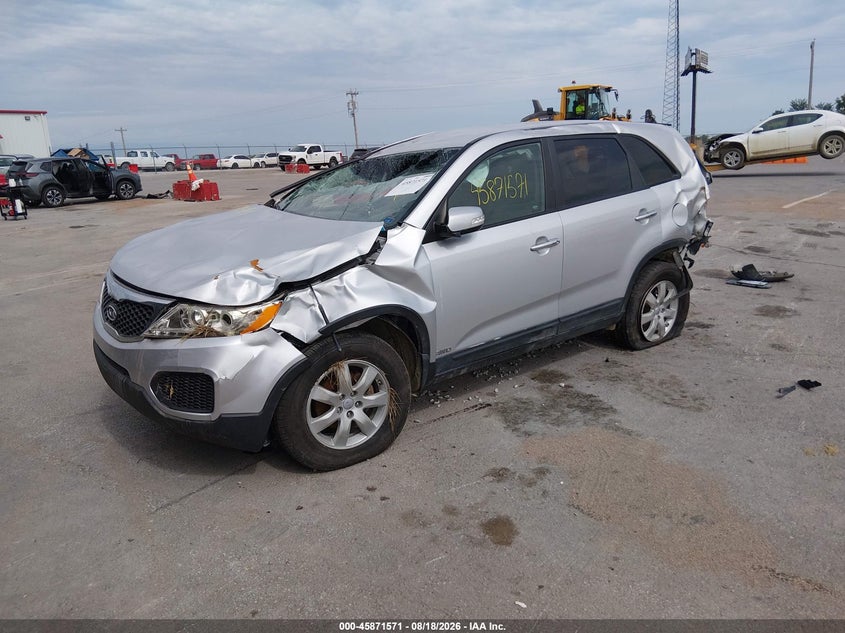 2013 Kia Sorento, All Over, IAAI, VIN 5XYKTCA60DG341273 — photo 2