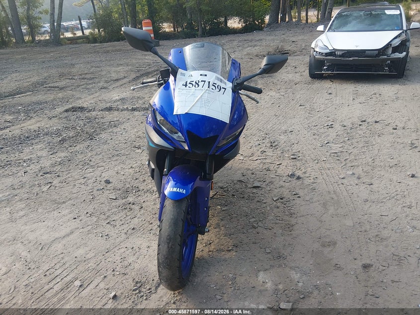 YAMAHA YZFR3 2024