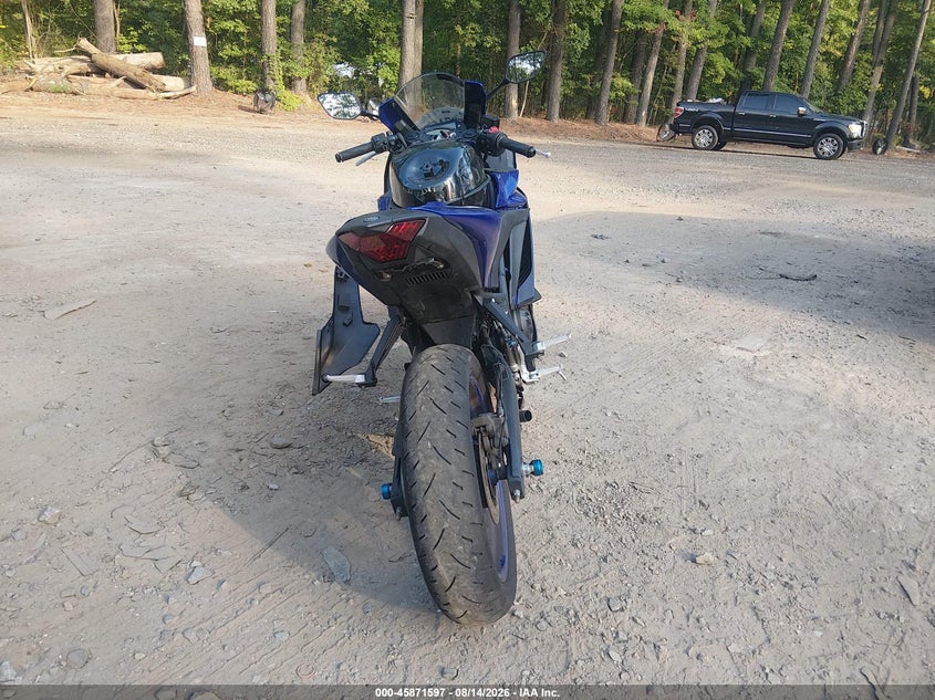YAMAHA YZFR3 2024