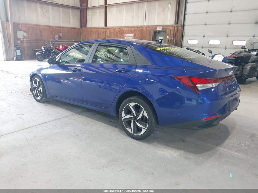 2023 HYUNDAI ELANTRA auction photo 3