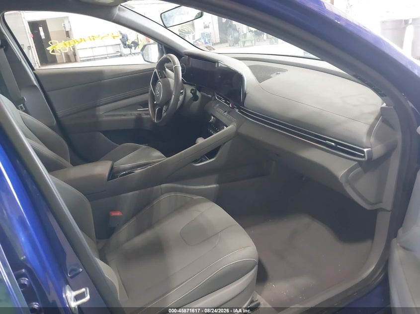 2023 HYUNDAI ELANTRA auction photo 5