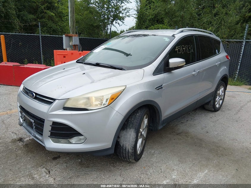 2015 Ford Escape, Right Front, IAAI, VIN 1FMCU0J96FUA20426 — photo 2