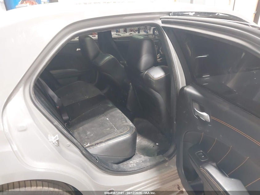 2012 CHRYSLER 300C auction photo 8