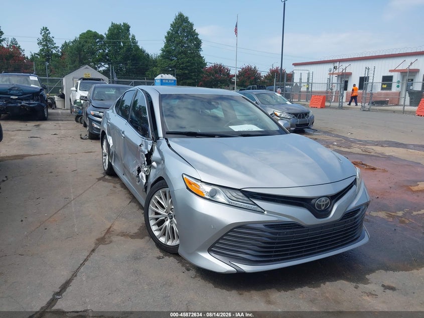 TOYOTA CAMRY - zdjęcie 1