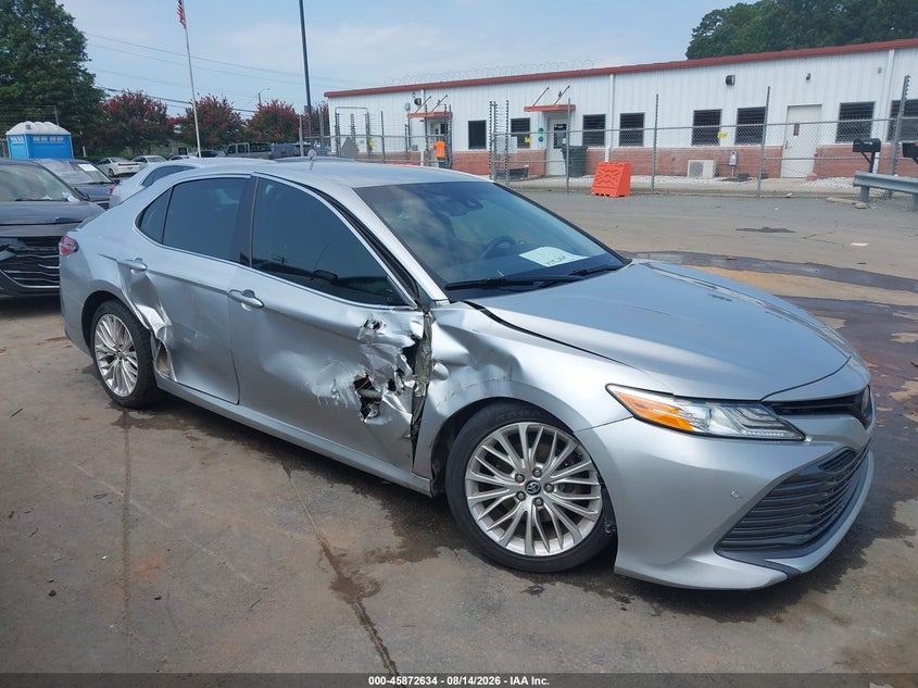 TOYOTA CAMRY - zdjęcie 13