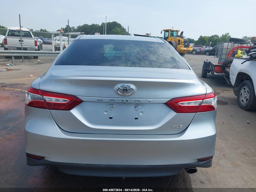 TOYOTA CAMRY - zdjęcie 16