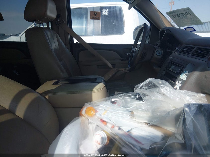 2011 GMC YUKON XL 1500 auction photo 5