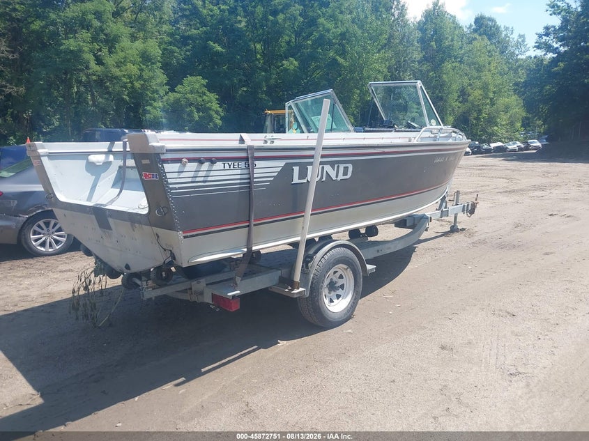 1988 LUND 18' auction photo 4