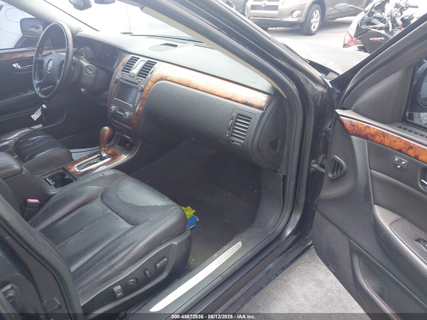 2011 CADILLAC DTS auction photo 5