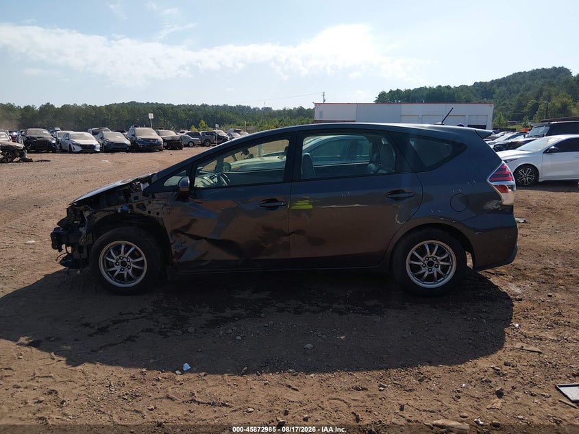TOYOTA PRIUS V - zdjęcie 15