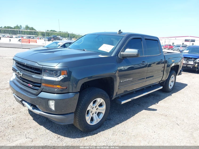 2018 Chevrolet Silverado, Right Side, IAAI, VIN 3GCUKREC5JG360168 — photo 2
