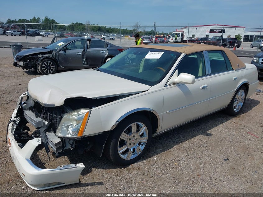 2011 Cadillac DTS, Front End, IAAI, VIN 1G6KP5ES4BU121236 — photo 2