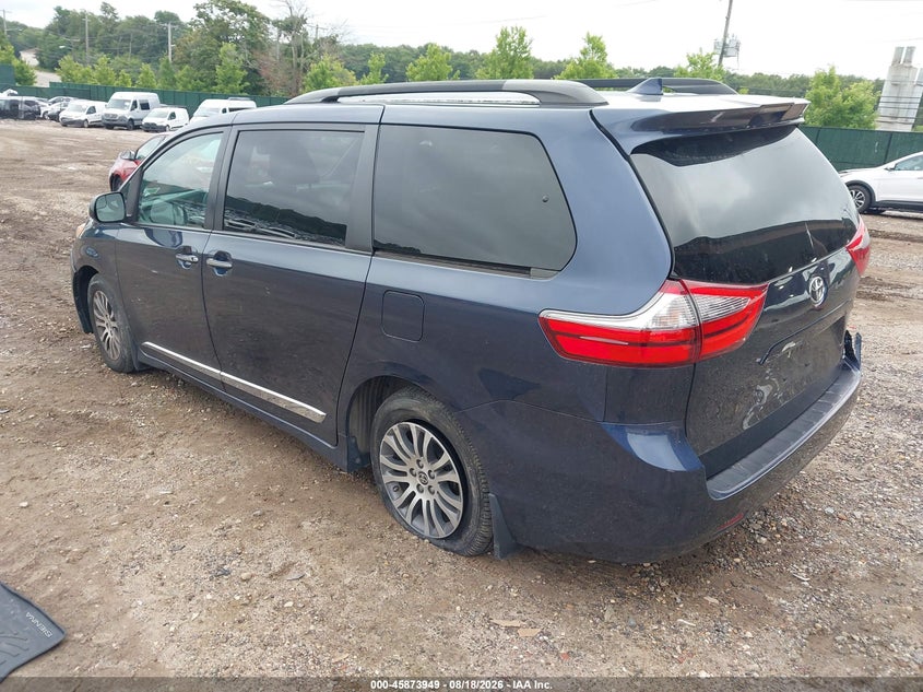 TOYOTA SIENNA - zdjęcie 3